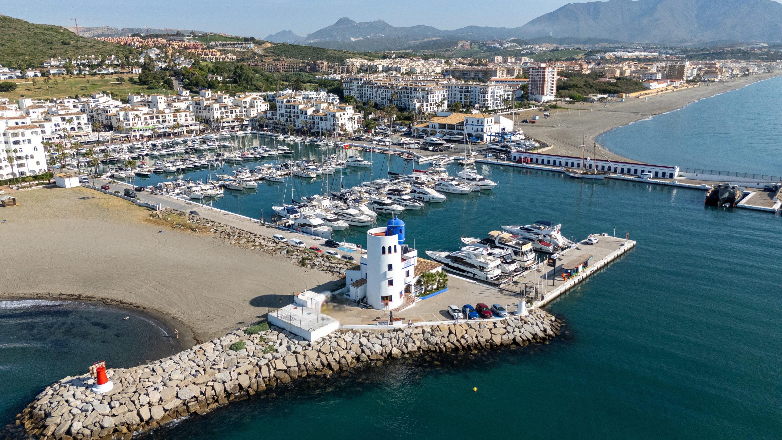 El Puerto de La Duquesa supera los 5,9 millones de euros de facturación en 2025 y refuerza su perfil como puerto de base